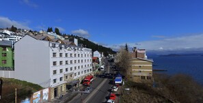 واجهة المنشأة - في المساء/الليل