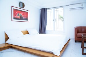 Lyxvilla - mot vattnet | 10 sovrum, individuell inredning, skrivbord och mörkläggningsgardiner