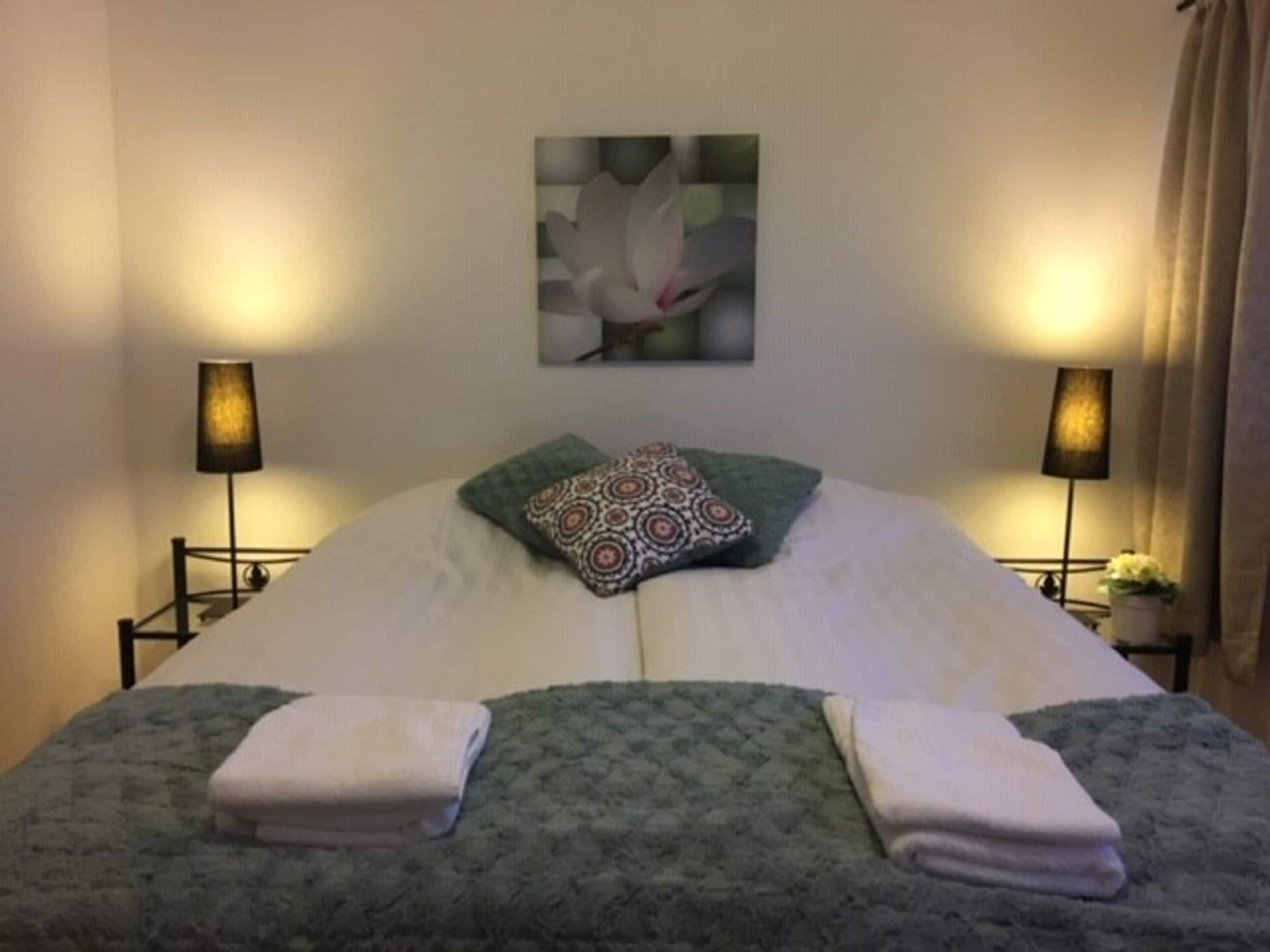 double room | individually decorated, desk, free wifi, bed sheets