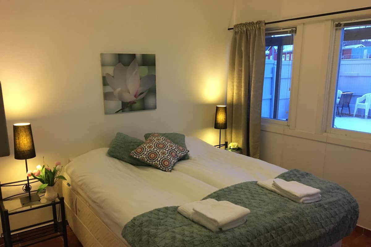 Habitación doble | Escritorio, wifi gratis, decoración personalizada y ropa de cama