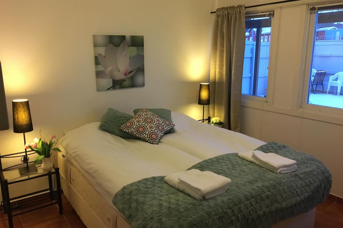 double room | individually decorated, desk, free wifi, bed sheets