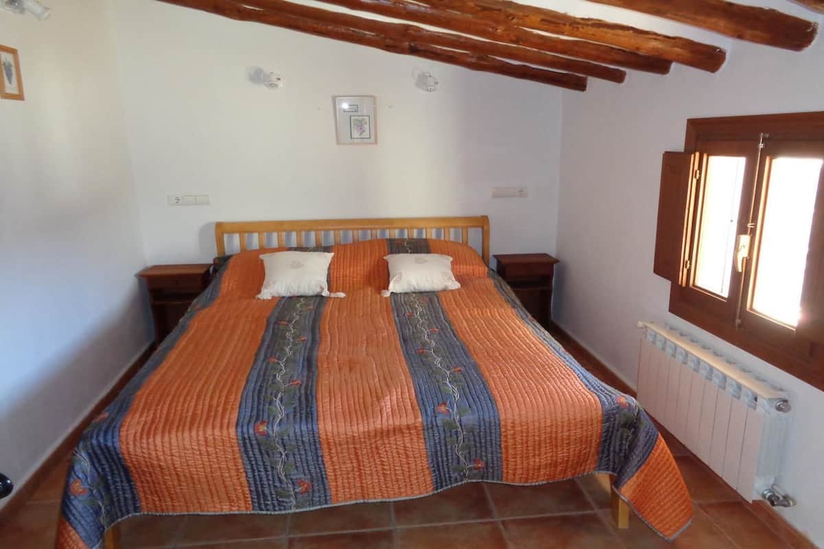 Chambre Tradition, 1 grand lit, vue montagne