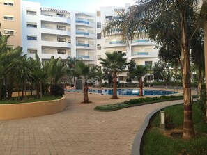 2 albercas al aire libre 
