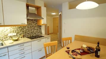 Apartment, 2 Schlafzimmer (Margerite) | Eigene Küche | Herdplatte