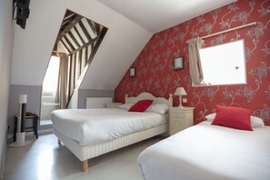 Standard Triple Room - Hôtel République (Dijon)