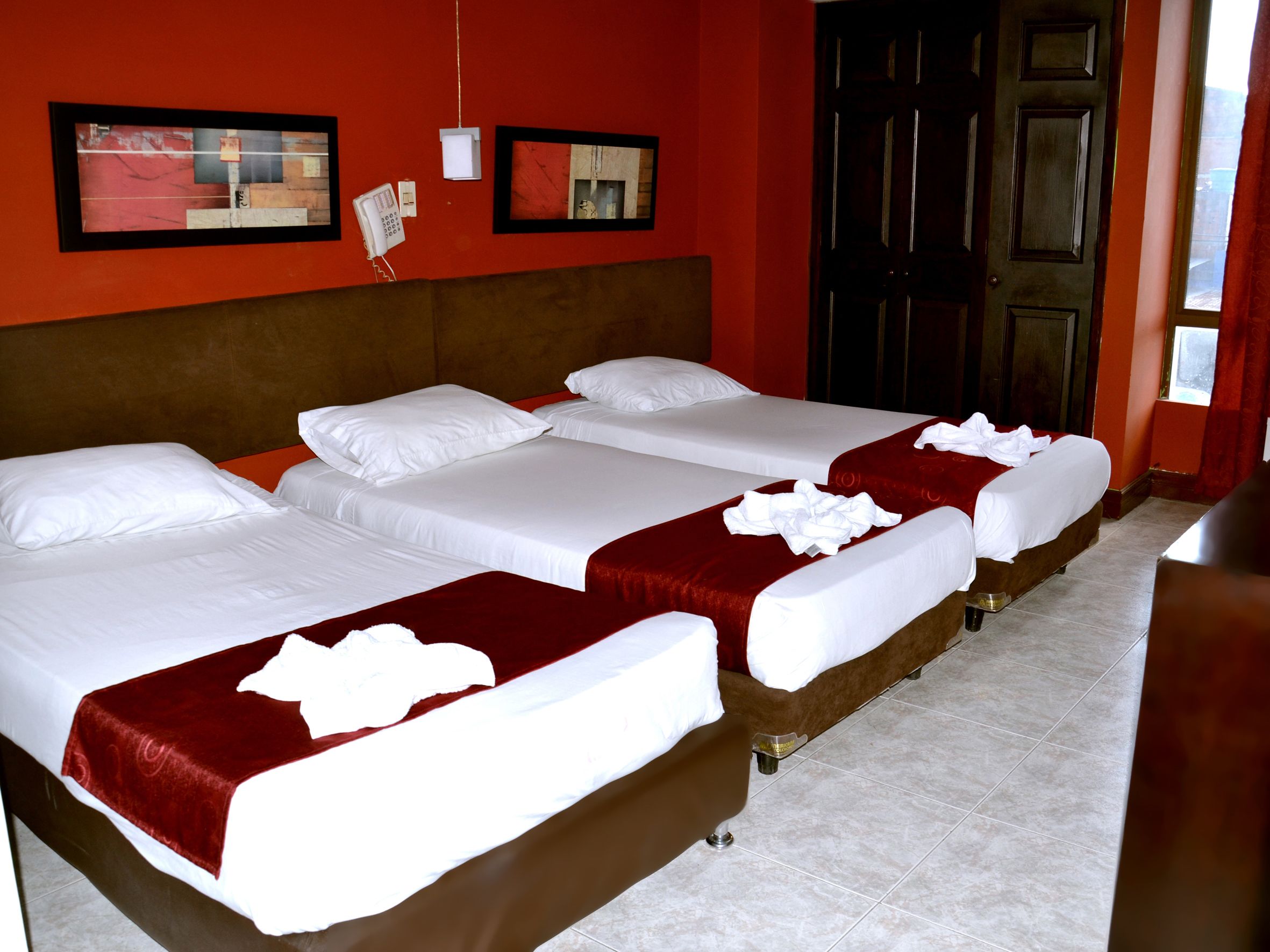 Family Room, 1 Bedroom, Non Smoking | Desk, iron/ironing board, rollaway beds, free WiFi