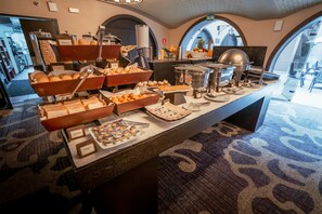 Free daily buffet breakfast - Costa del Sol Trujillo Centro (Trujillo)