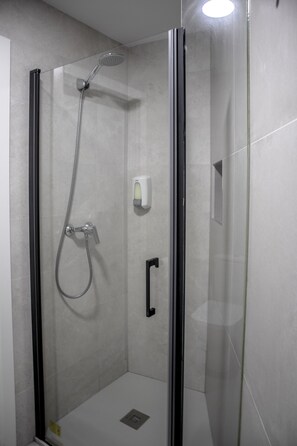 Twin Room, Terrace | Bathroom | Shower, free toiletries, hair dryer, towels - Butik Almería Centro (Almeria)