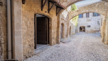 Executive Apartment | Egyptian cotton sheets, premium bedding, memory foam beds