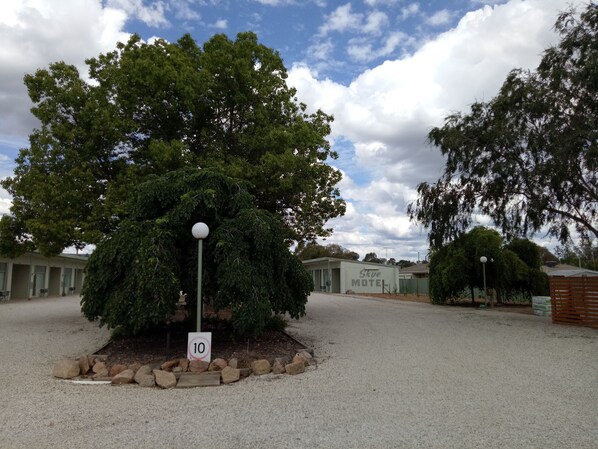 View from room - Holbrook SKYE Motel (Holbrook)