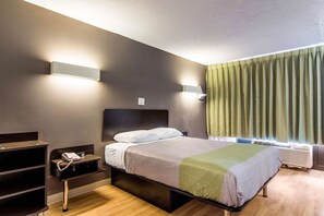 Escritorio, wifi gratis y ropa de cama 