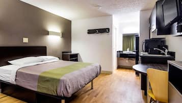 办公桌、免费 WiFi、床单