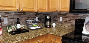 Condo conforto, várias camas, para não fumantes | Cozinha privada | Geladeira grande, micro-ondas, fogão, cafeteira/chaleira