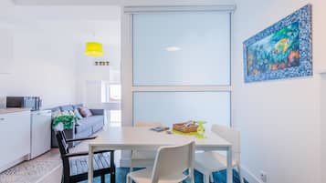 Leilighet – panorama, byutsikt | Spiseområde på rommet