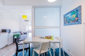 全景公寓, 城市景观 | 客房内用  餐