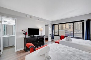 1 habitación, escritorio, tabla de planchar con plancha y wifi 