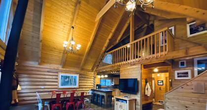 'Spectacular' 4 Bedroom, 3 Bath, Sundance Mt. Home, Central A/C