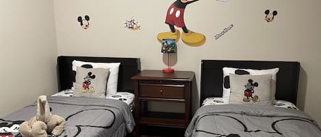 4 bedrooms, iron/ironing board, free WiFi, bed sheets