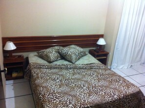 1 chambre, fer et planche à repasser, accès Internet, draps fournis
