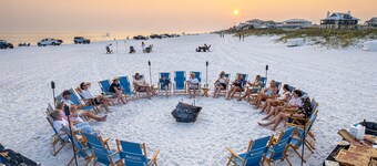 1 minute walk to BEACH + Heated Private Pool +Bikes +Corn Hole +Large Gas Grill