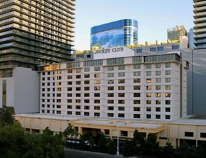 Exterior - Stay Together Suites - Spacious Condominium,Sleeps 12, Center Strip- Jockey Club (Las Vegas)