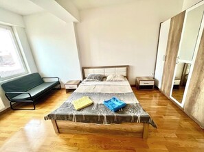 2 bedrooms, iron/ironing board, free WiFi, bed sheets