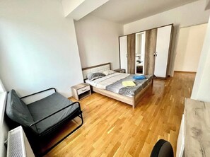 2 bedrooms, iron/ironing board, free WiFi, bed sheets