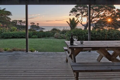 Pah Bungalow, Tryphenia   