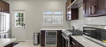 Hidden Gem@Capitol Hill, 4BDR,2.5BA , 2 Blocks to Metro - DowntownDC, DCA, IAD