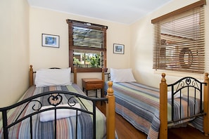 2 bedrooms, iron/ironing board, bed sheets