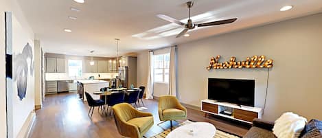 Smart TV, fireplace