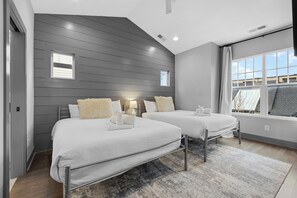 3 bedrooms, in-room safe, iron/ironing board, free WiFi