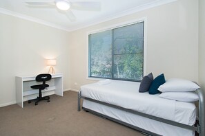 4 bedrooms, iron/ironing board, free WiFi, bed sheets