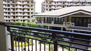 Property grounds - Asteria Residences , 2 BR near Airport (Sucat Parañaque)