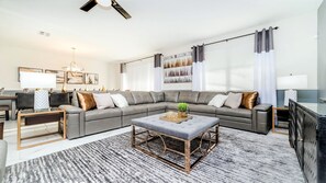 Smart TV, reproductor de DVD y futbolito 