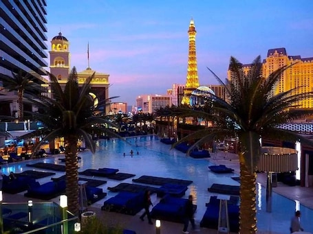 Stay Together Suites - Group Condominium, Sleeps 16, Center Strip - Jockey Club