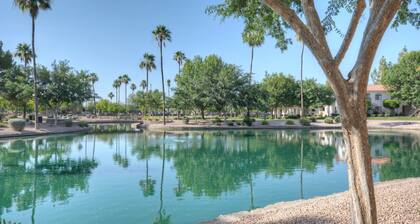 Superstition Lakes Condo, A+ Golf View, Comm Htd POOL & SPA; Walk to Mall & Theater