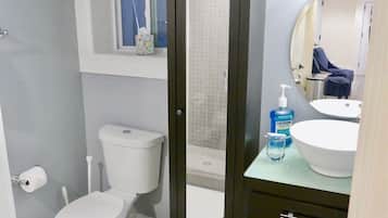 Shower, hair dryer, towels, shampoo