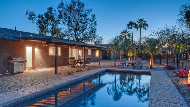 A pool with a patio area, a barbecue grill, and outdoor seating. - Starfire GOLF VIEW, Heated POOL, TVs All BRs, Game Room w/Pool Table (Scottsdale)