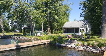 Sits on edge of Oneida River, great swimming an fishing in river and Oneida lake