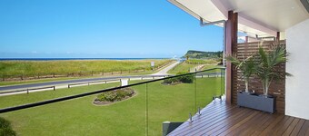 Beach front townhouse which has everything you need for a great holiday.