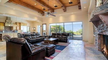 TV, peis, DVD-spiller og fotballspill