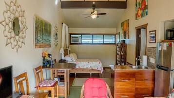 Smart TV, DVD player, stereo
