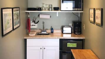 Frigorifero, microonde, macchina per tè/caffè