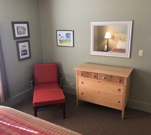1 bedroom, WiFi - Suite One at La Pointe Lodging (La Pointe)