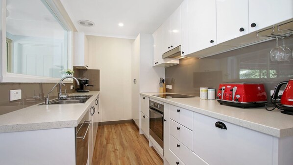 Refrigerador, horno, lavavajillas, tostadora