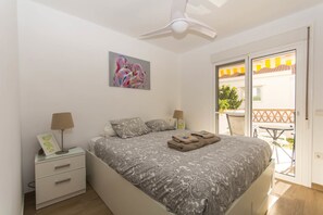 2 habitaciones, tabla de planchar con plancha, cuna de viaje y wifi