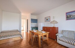 Classic Apartment, 1 Bedroom | Living area