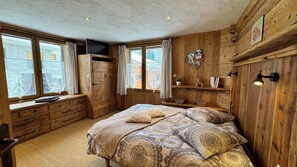 3 bedrooms, iron/ironing board, travel cot, free WiFi