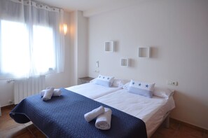 3 Schlafzimmer, Bügeleisen/Bügelbrett
